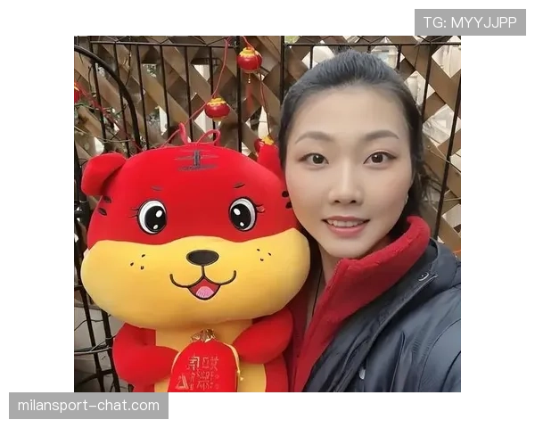 袁心玥这身高打排球就算了，怎么连喝奶茶都得弯着腰？